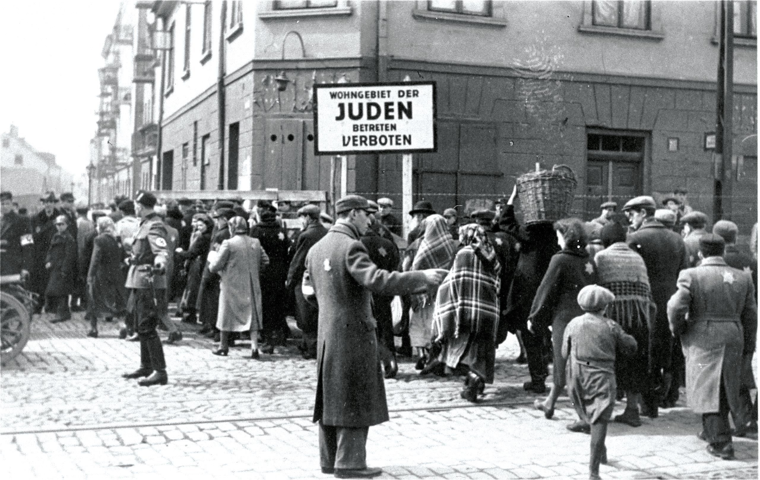 PERSECUTIONS NAZIES DES JUIFS EN POLOGNE. 1939-1942.