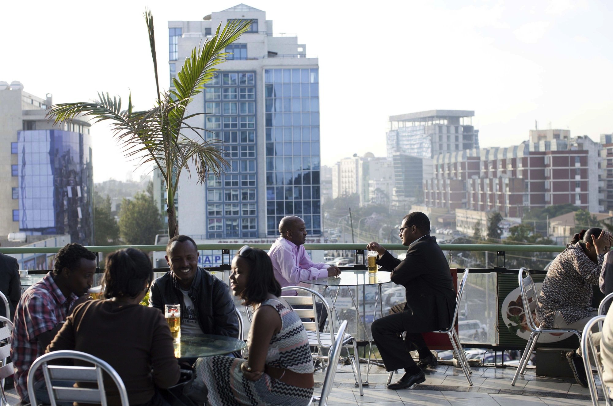 Café dans un quartier moderne d'Addis-Abeba (Éthiopie)