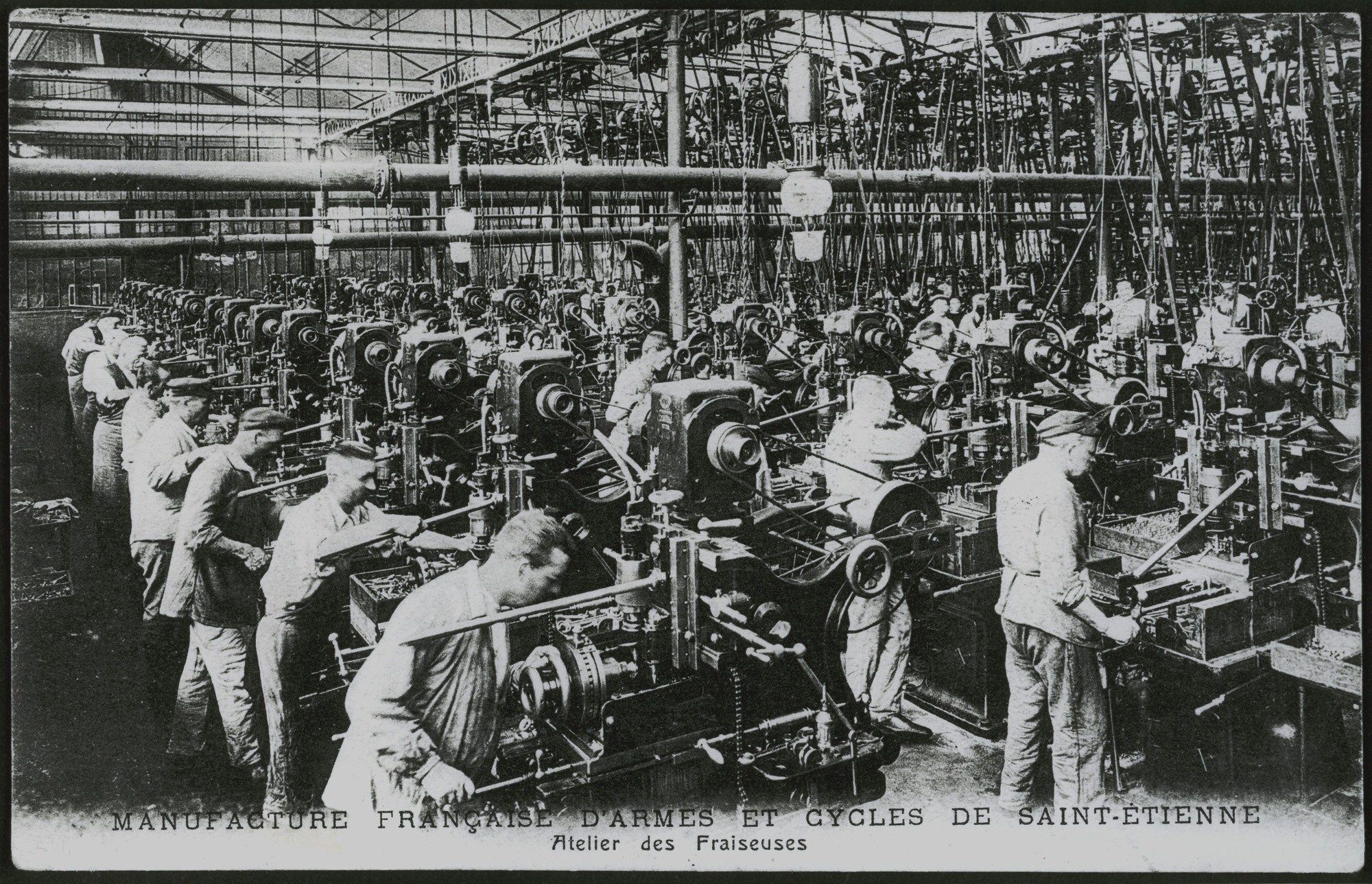 Ouvriers dans une usine à SaintÉtienne (vers 1900)